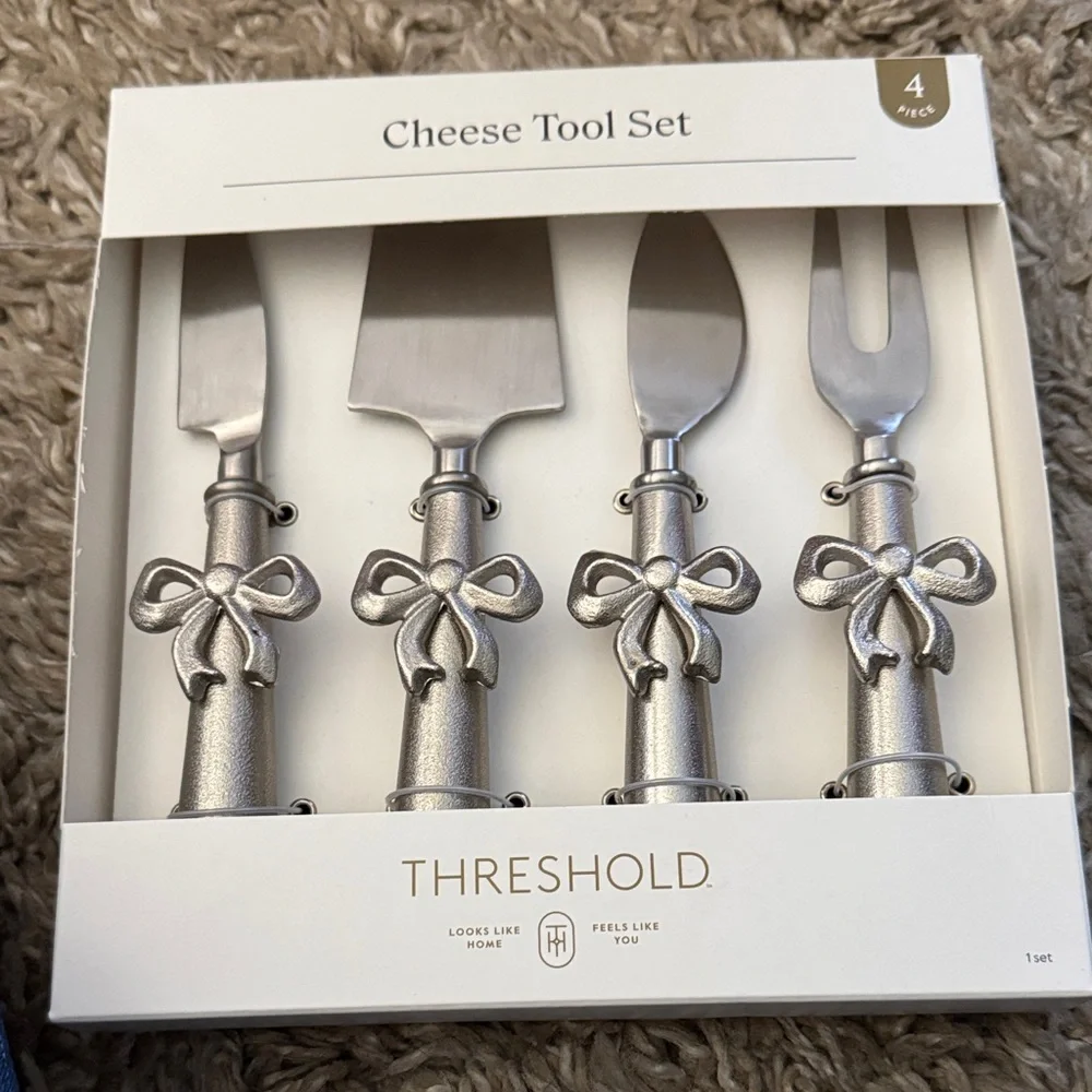 Threshold Silver Bow-Handle 4-Piece Cheese Tool Set new in box
